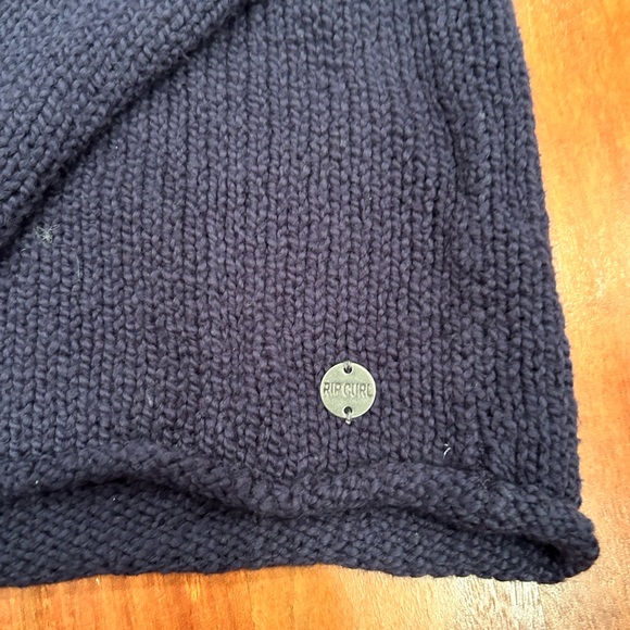 Roxy navy sweater. - Picture 6 of 6